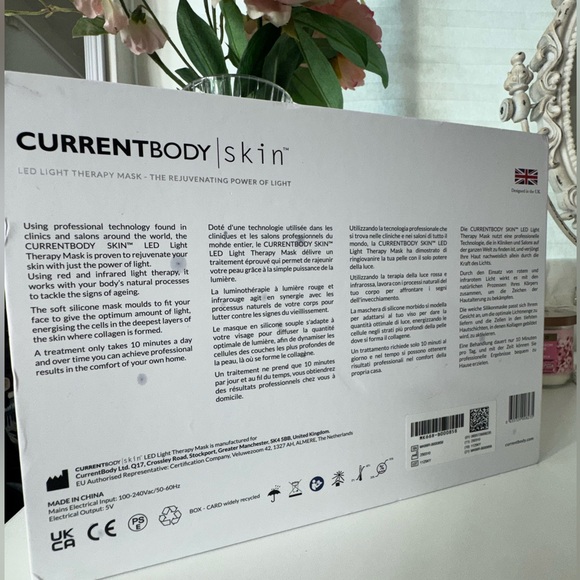 CURRENTBODY skin led light therapy mask